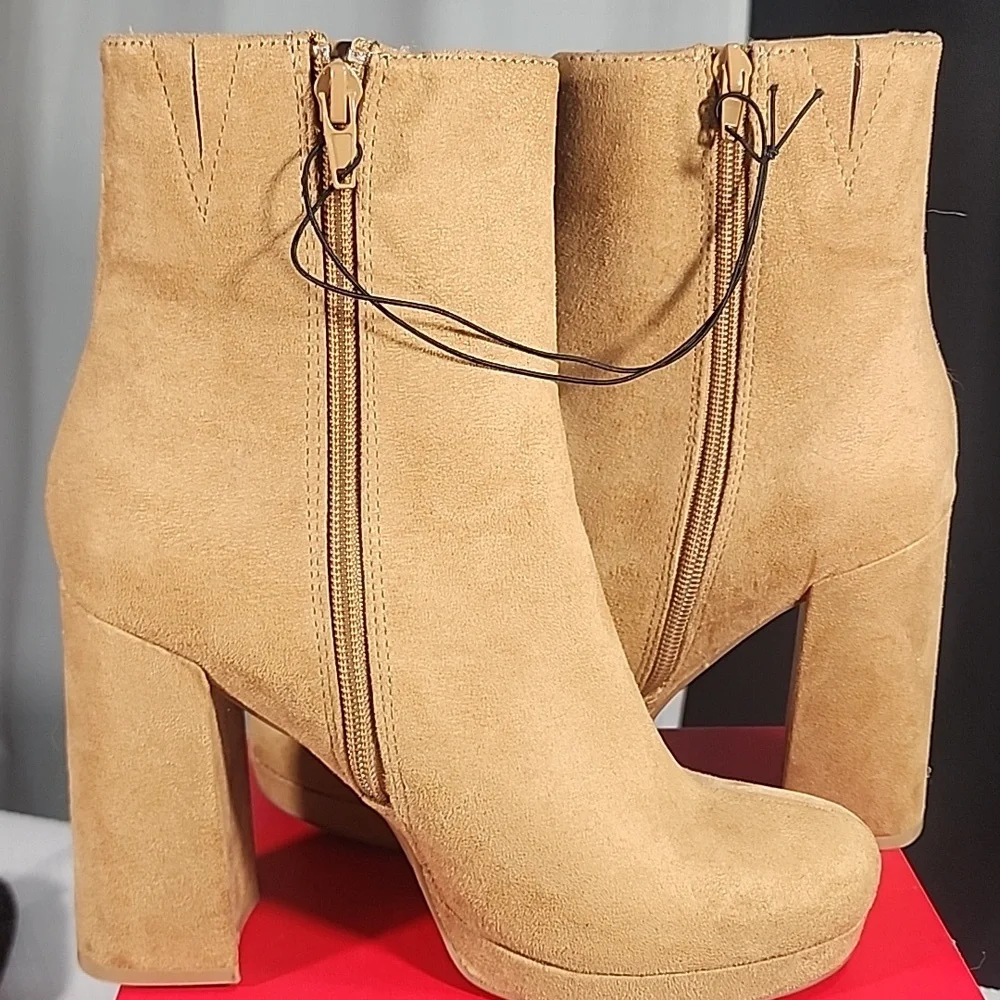 Forever 21 Tan Heeled Boots with Chunky Heel and Platform - Picture 6 of 12